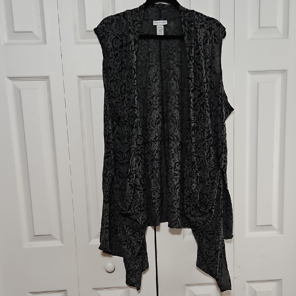 *PRICE FIRM* Catherines Black and Gray Damask Patterned Vest Top